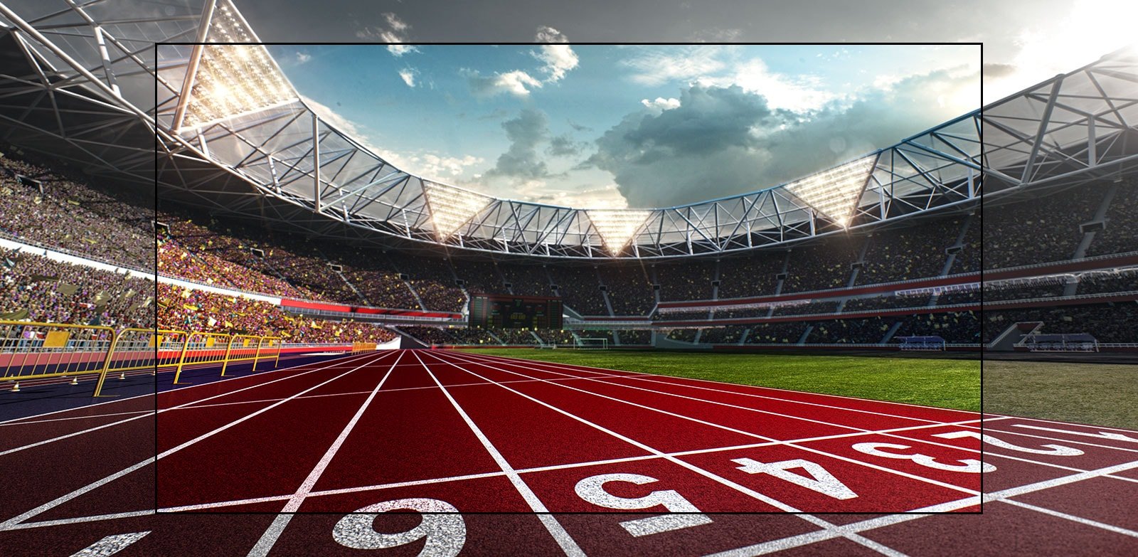 Tela da TV mostrando um estádio com uma visão da pista de corrida de perto. As arquibancadas do estádio estão lotadas.