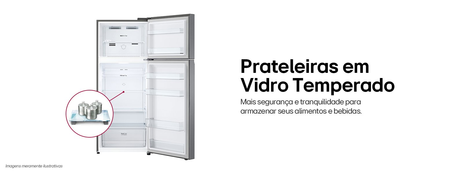 Imagem da geladeira com as portas abertas mostrando suas prateleiras de vidro temperado